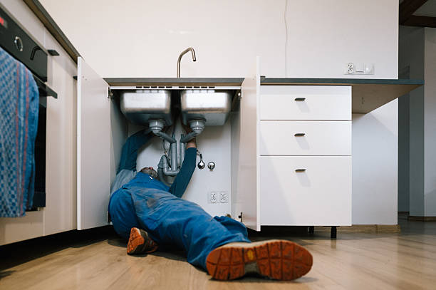 Professional Leak Detection technician working in Lake Hamilton, FL